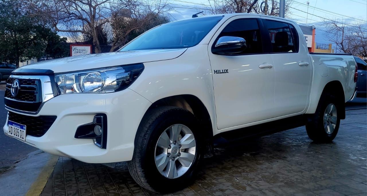 Toyota Hilux Usada en San Juan, deRuedas