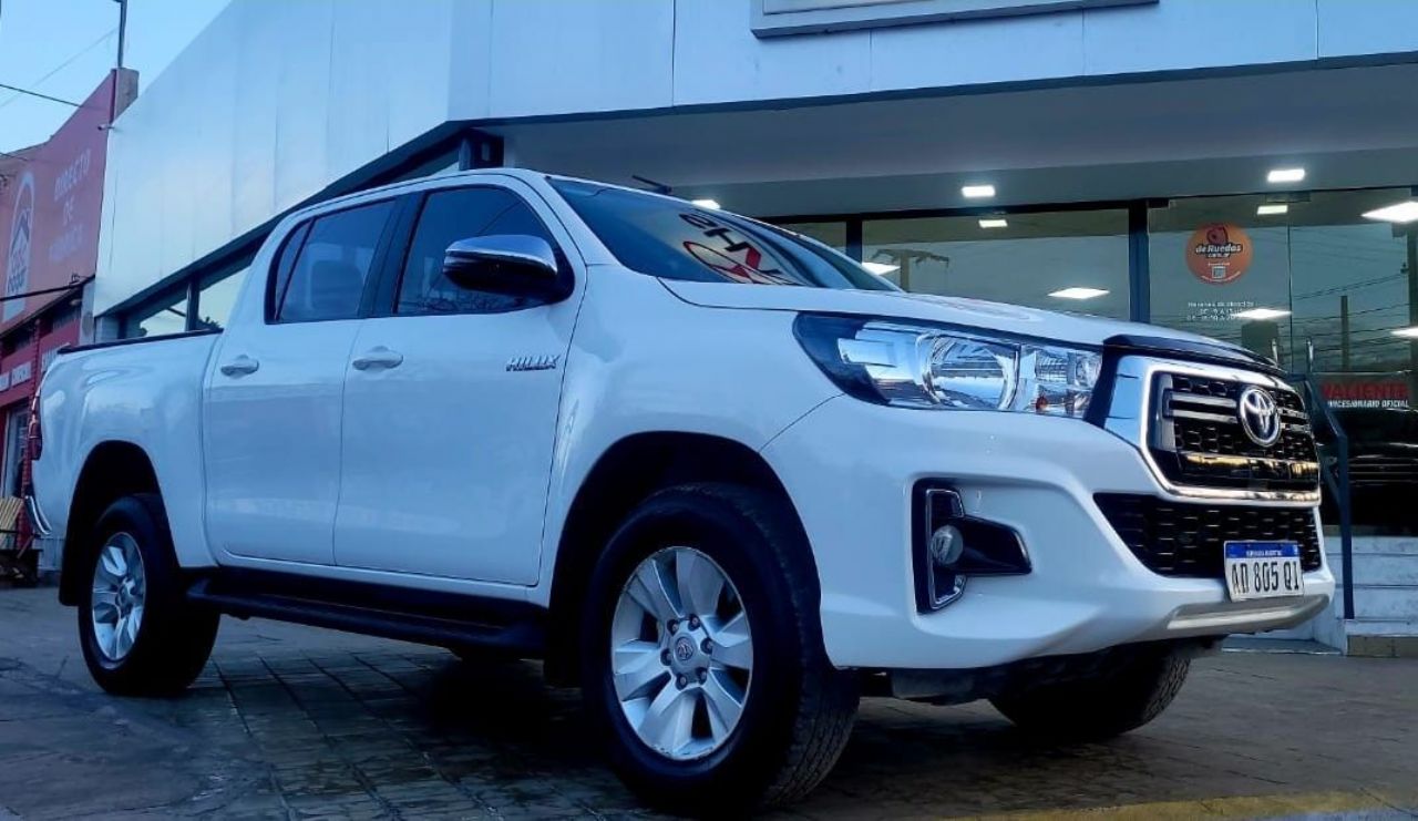 Toyota Hilux Usada en San Juan, deRuedas