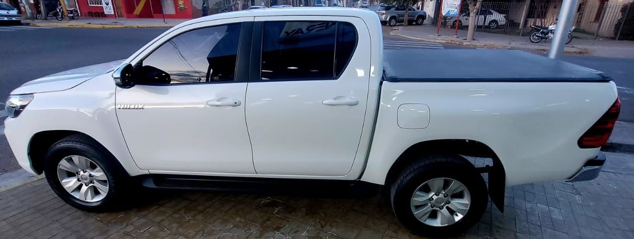 Toyota Hilux Usada en San Juan, deRuedas