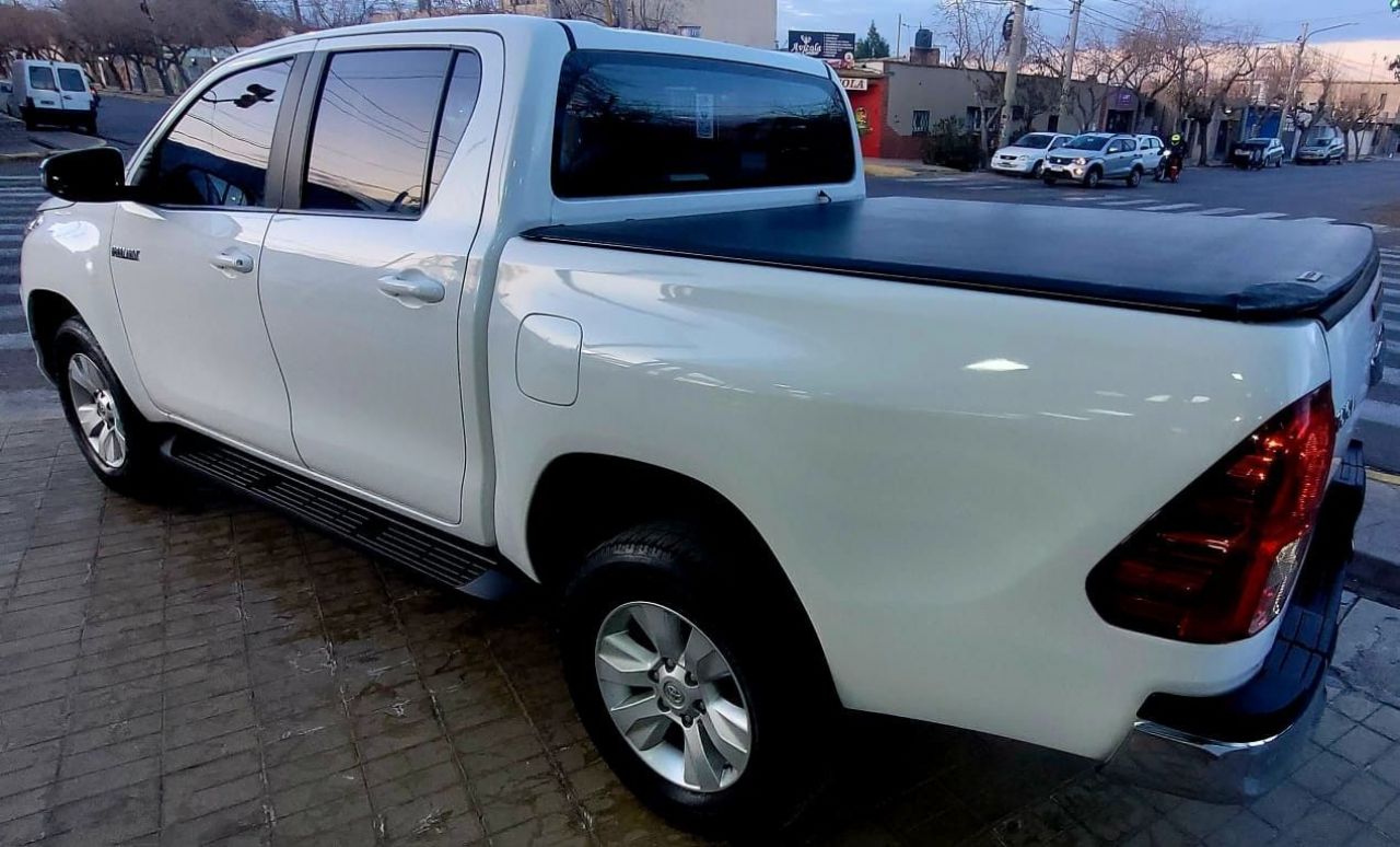 Toyota Hilux Usada en San Juan, deRuedas