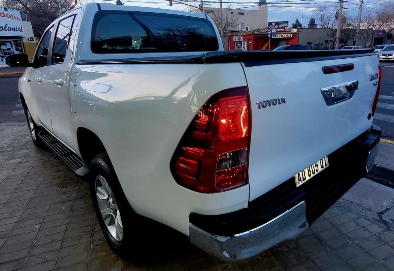 Toyota Hilux Usada en San Juan, deRuedas