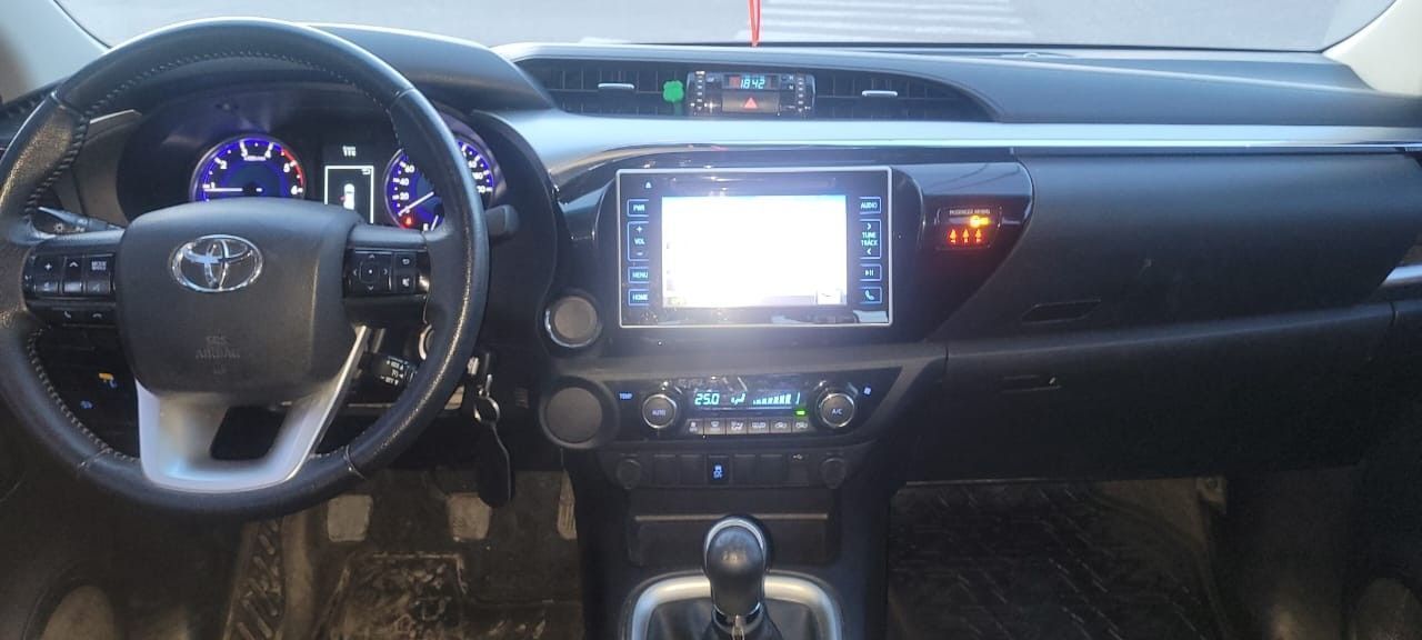 Toyota Hilux Usada en San Juan, deRuedas