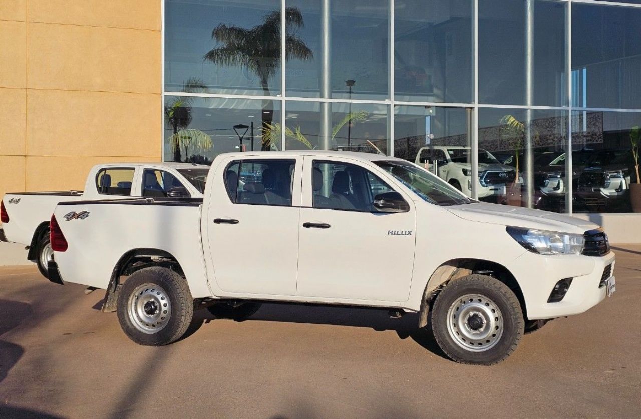 Toyota Hilux Usada Financiado en Mendoza, deRuedas