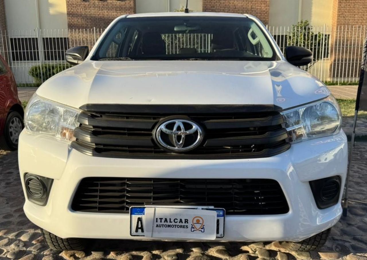 Toyota Hilux Usada Financiado en Mendoza, deRuedas