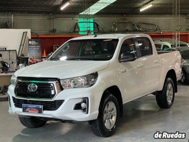 Toyota Hilux Usada en San Juan, deRuedas