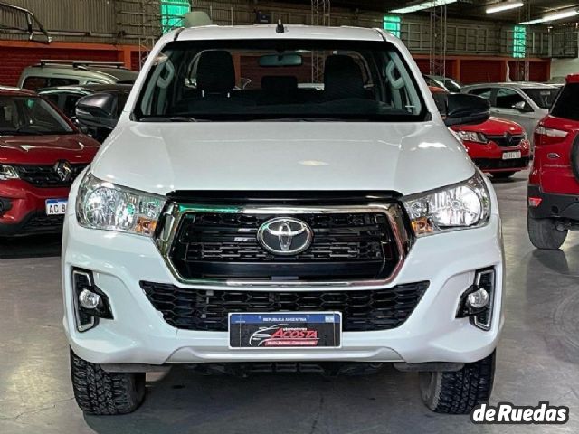 Toyota Hilux Usada en San Juan, deRuedas