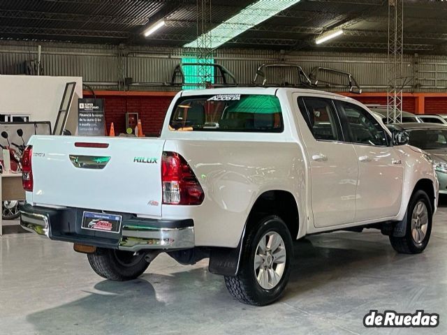 Toyota Hilux Usada en San Juan, deRuedas