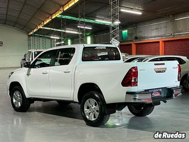 Toyota Hilux Usada en San Juan, deRuedas