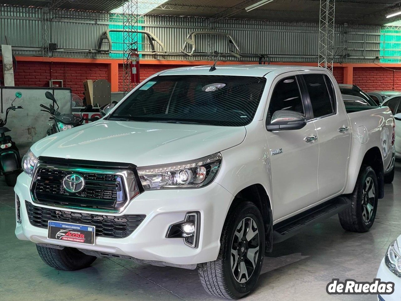 Toyota Hilux Usada en San Juan, deRuedas