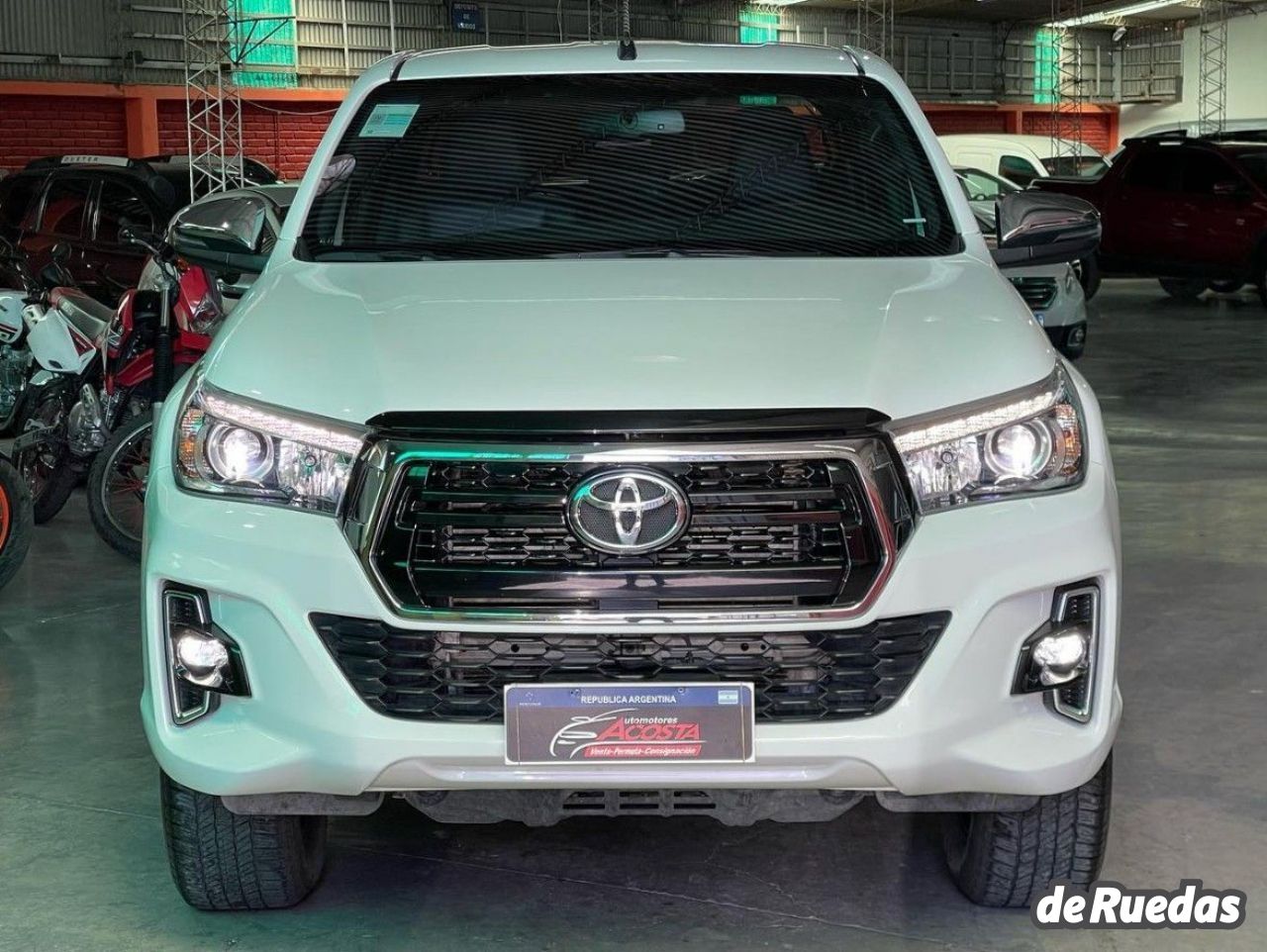 Toyota Hilux Usada en San Juan, deRuedas