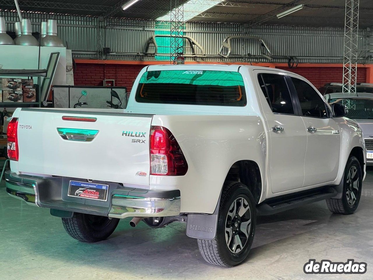 Toyota Hilux Usada en San Juan, deRuedas