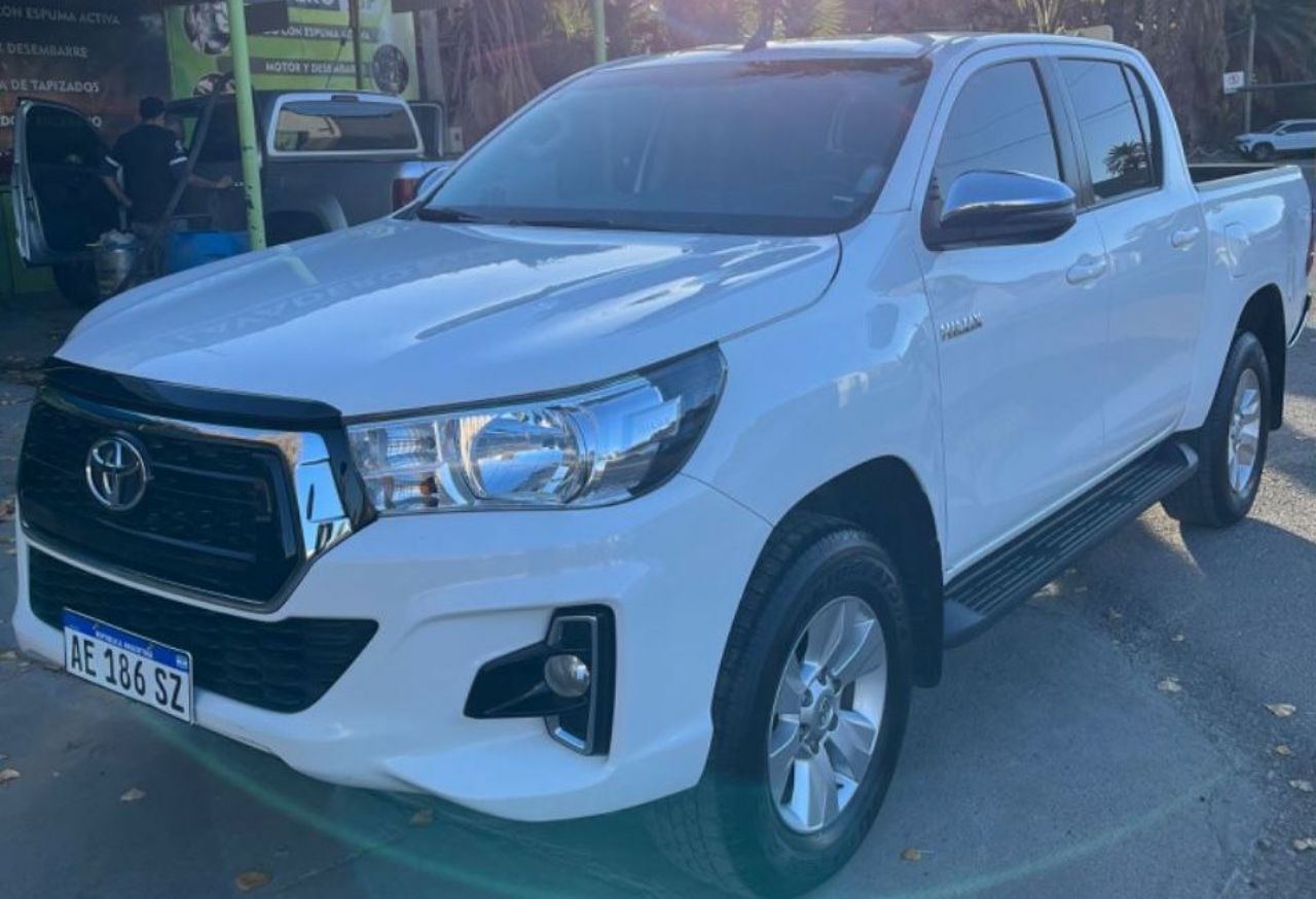 Toyota Hilux Usada en San Juan, deRuedas