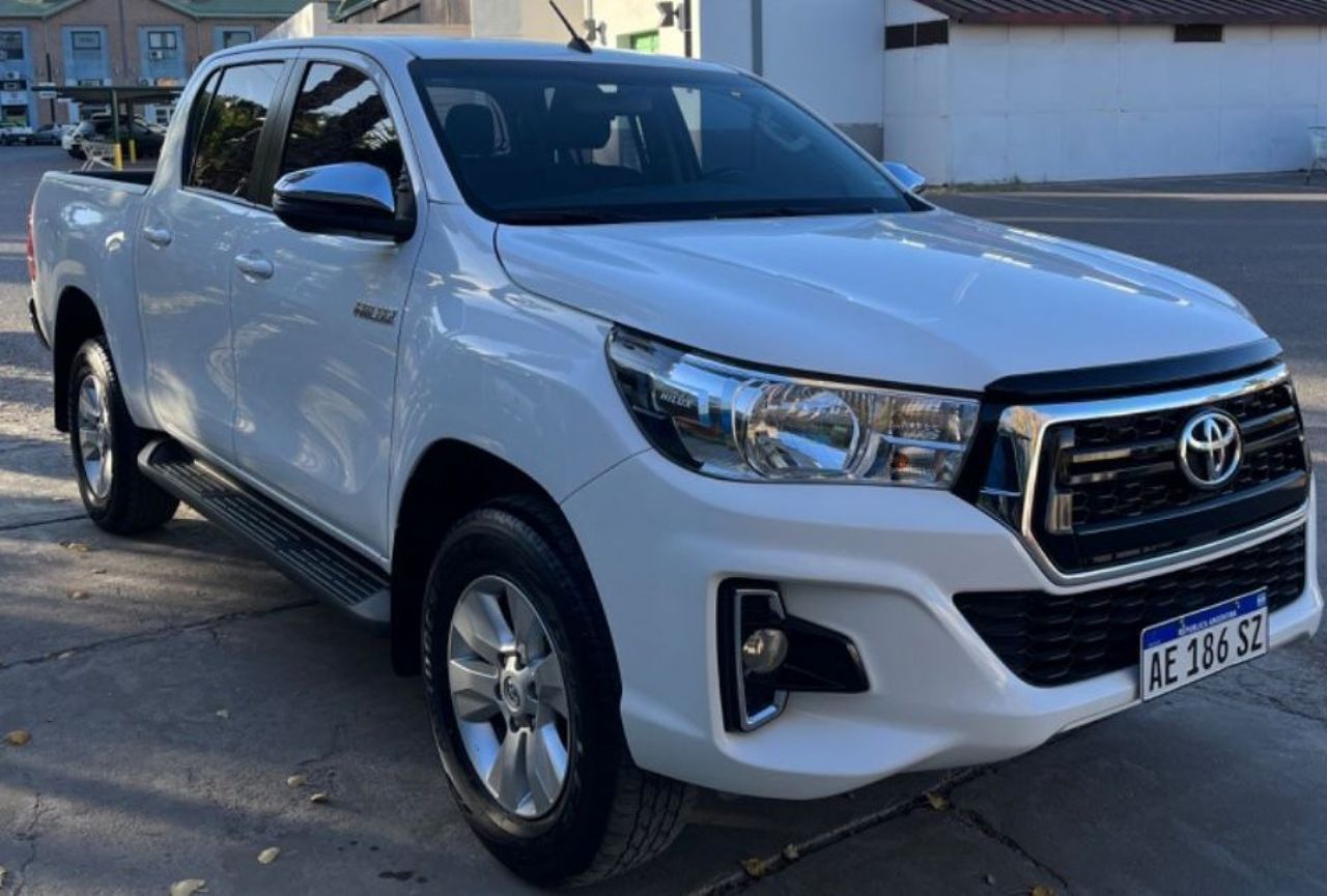 Toyota Hilux Usada en San Juan, deRuedas