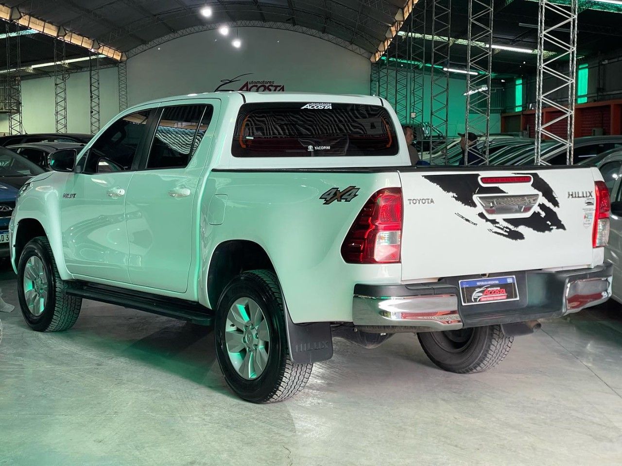 Toyota Hilux Usada en San Juan, deRuedas