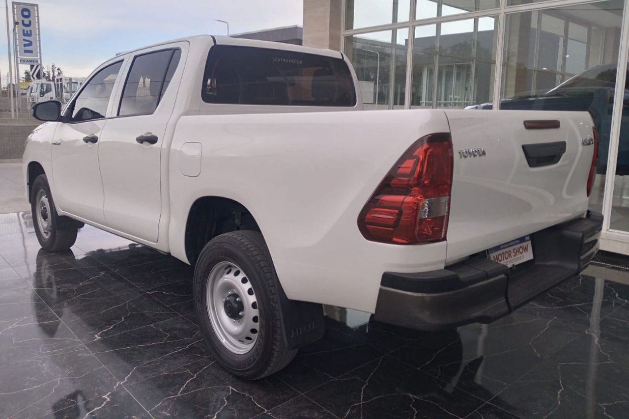 Toyota Hilux Usada en San Juan, deRuedas