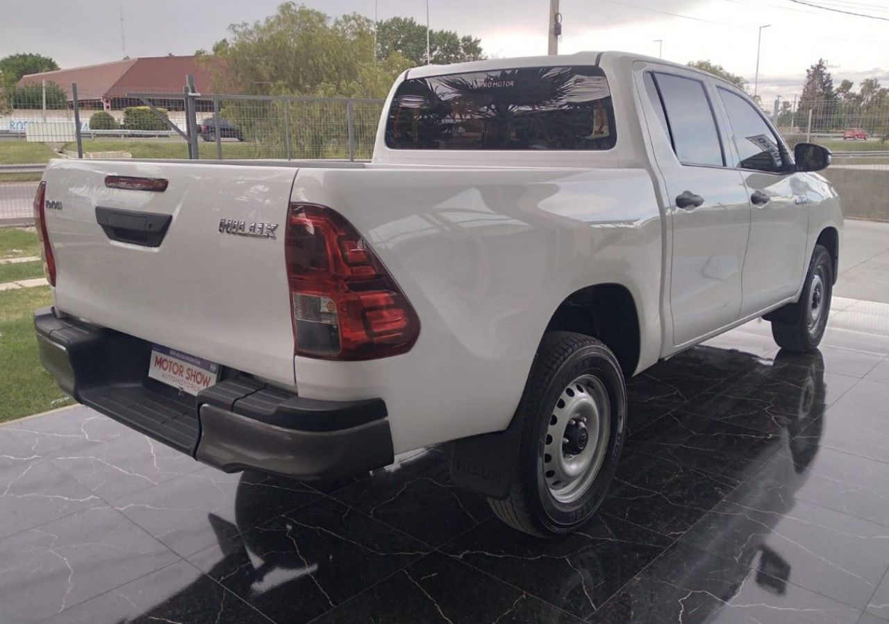 Toyota Hilux Usada en San Juan, deRuedas