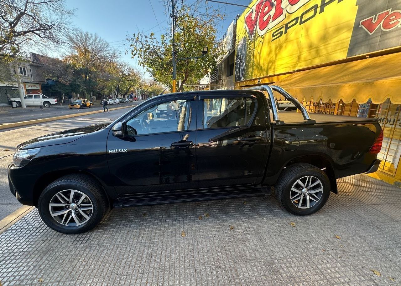 Toyota Hilux Usada Financiado en Mendoza, deRuedas