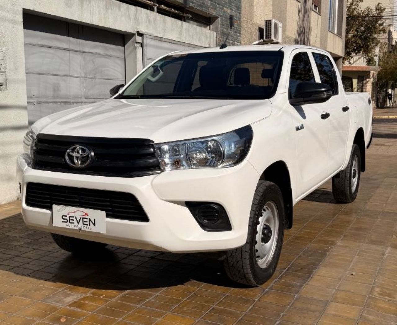 Toyota Hilux Usada en San Juan, deRuedas