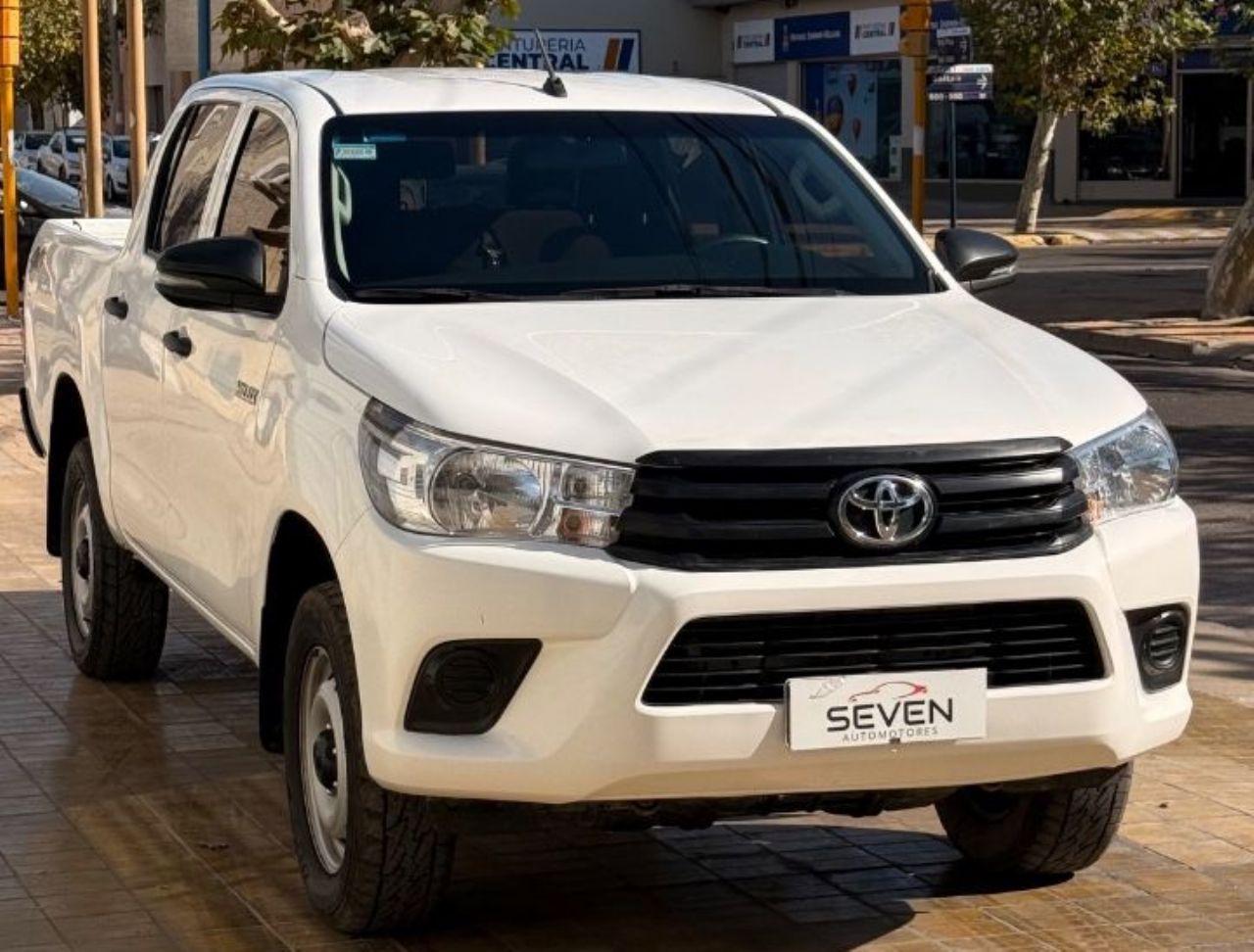 Toyota Hilux Usada en San Juan, deRuedas