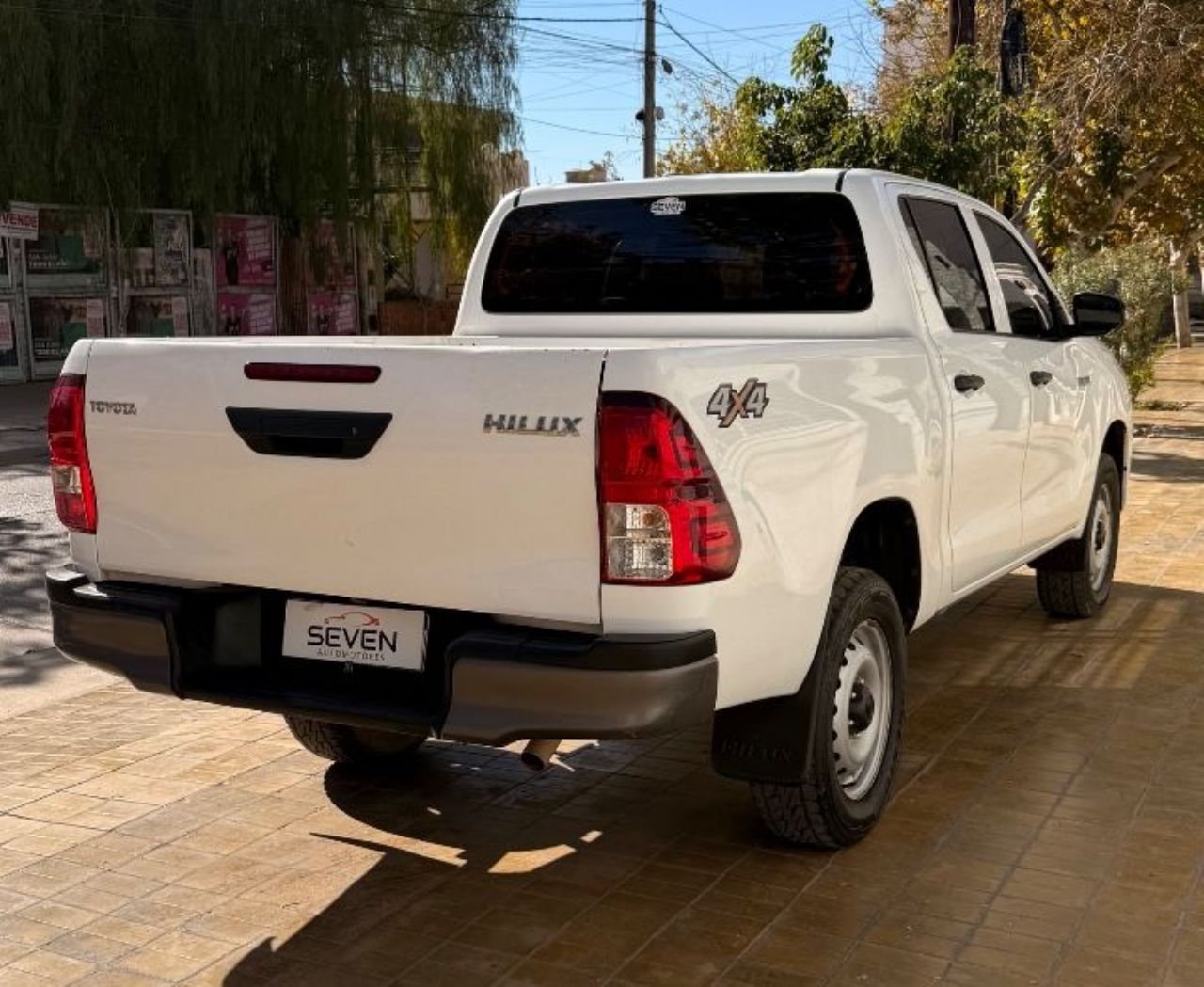 Toyota Hilux Usada en San Juan, deRuedas