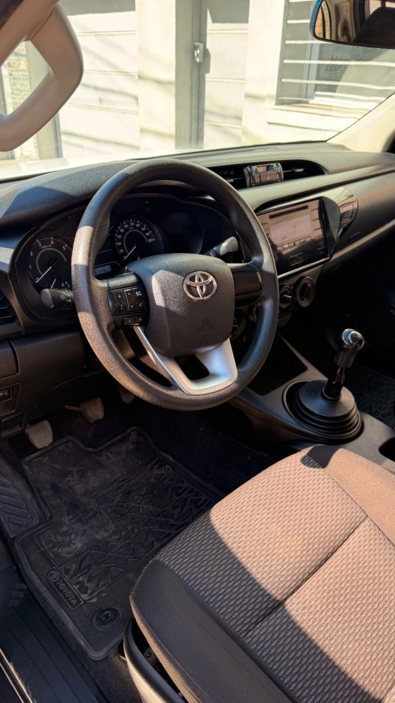 Toyota Hilux Usada en San Juan, deRuedas