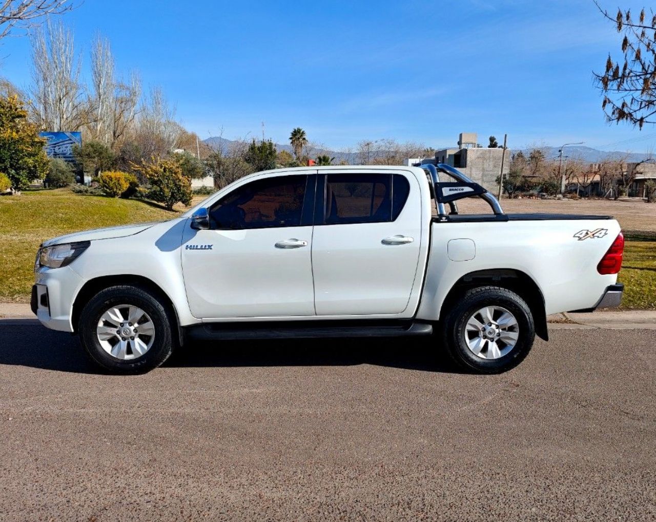 Toyota Hilux Usada Financiado en Mendoza, deRuedas