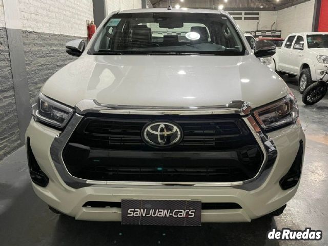 Toyota Hilux Usada en San Juan, deRuedas