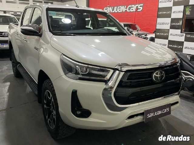 Toyota Hilux Usada en San Juan, deRuedas