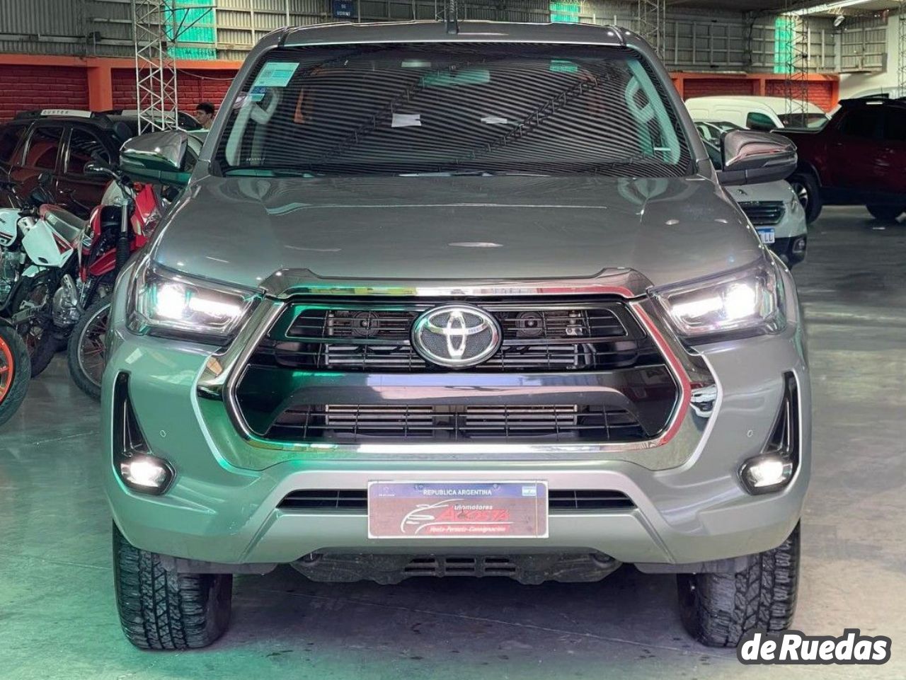 Toyota Hilux Usada en San Juan, deRuedas