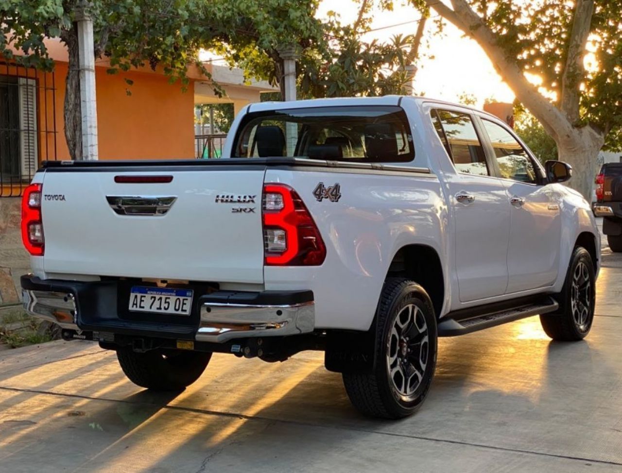 Toyota Hilux Usada en San Juan, deRuedas