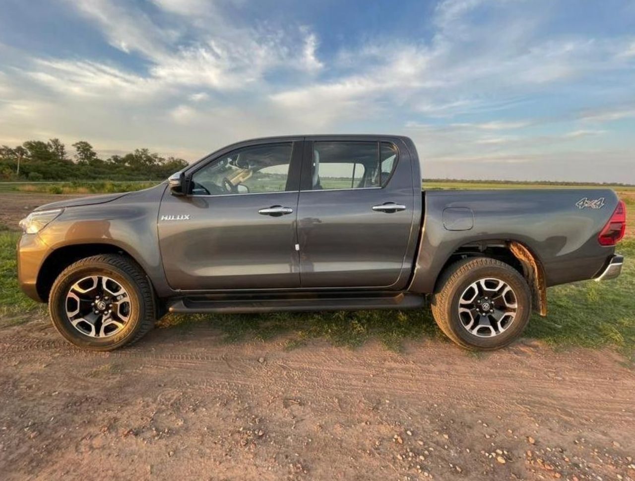 Toyota Hilux Usada en Santa Fe, deRuedas