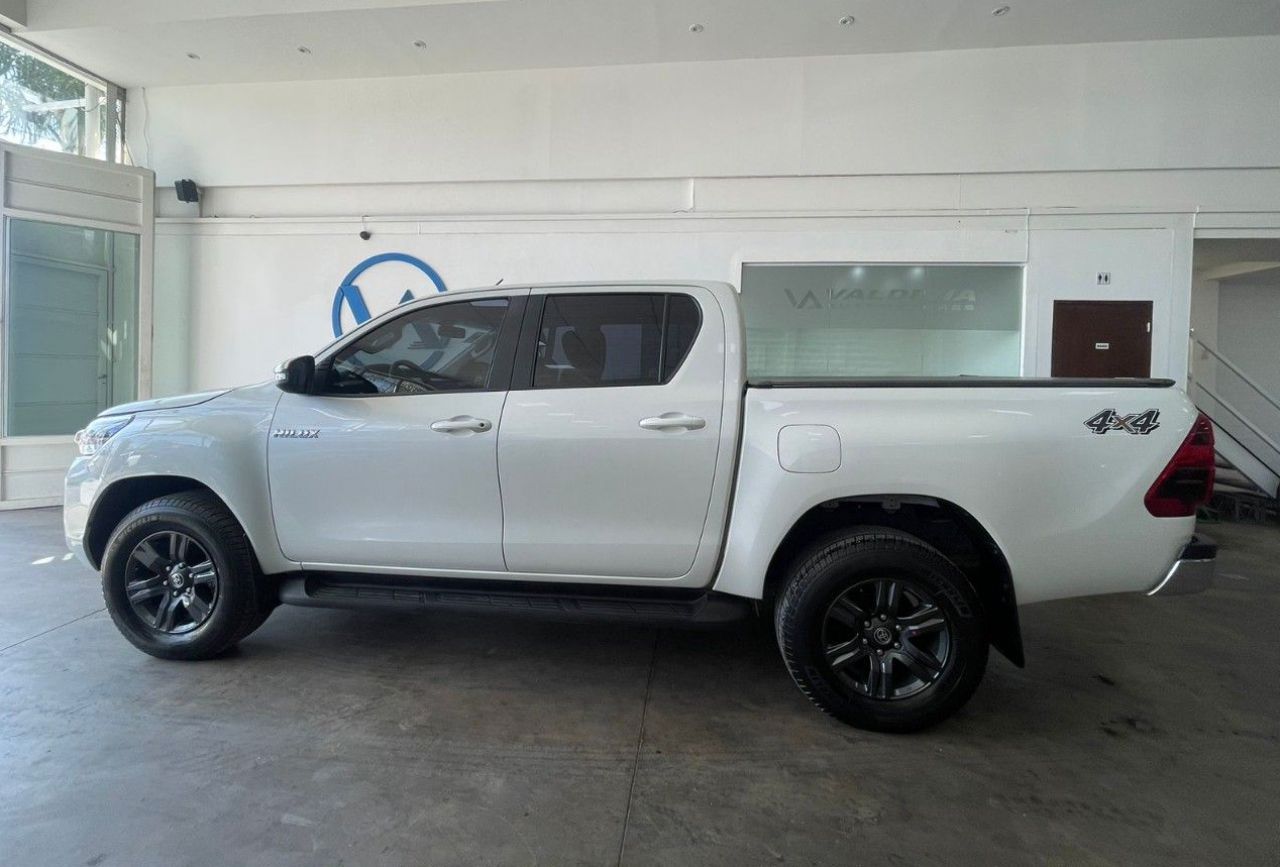 Toyota Hilux Usada en San Juan, deRuedas