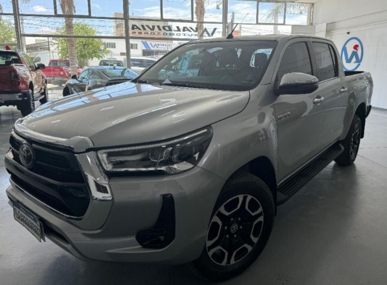 Toyota Hilux Usada en San Juan, deRuedas