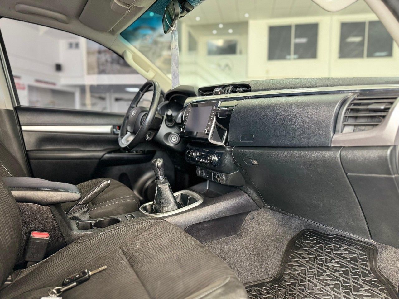 Toyota Hilux Usada en San Juan, deRuedas