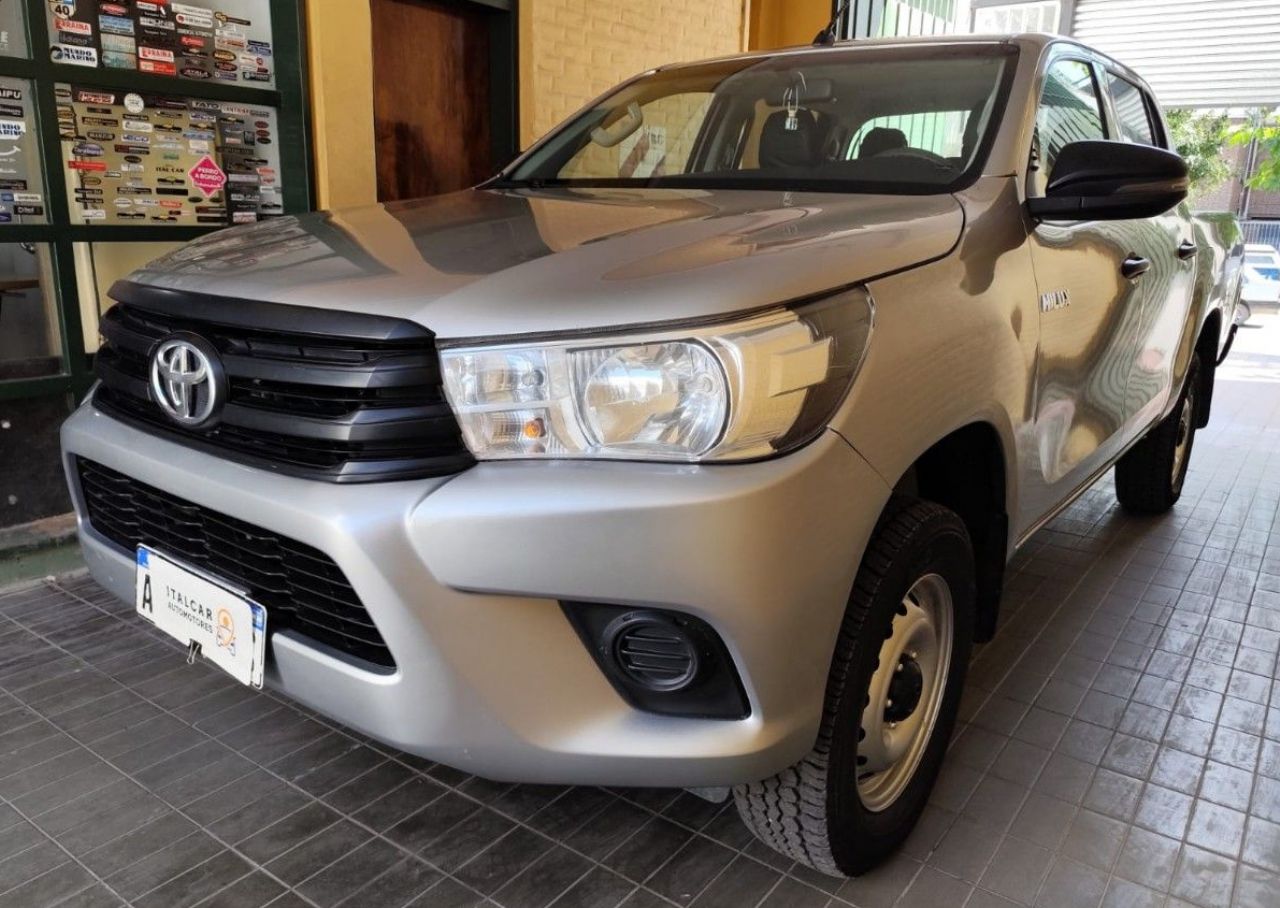 Toyota Hilux Usada Financiado en Mendoza, deRuedas