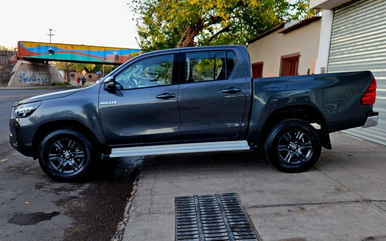 Toyota Hilux Usada Financiado en Mendoza, deRuedas