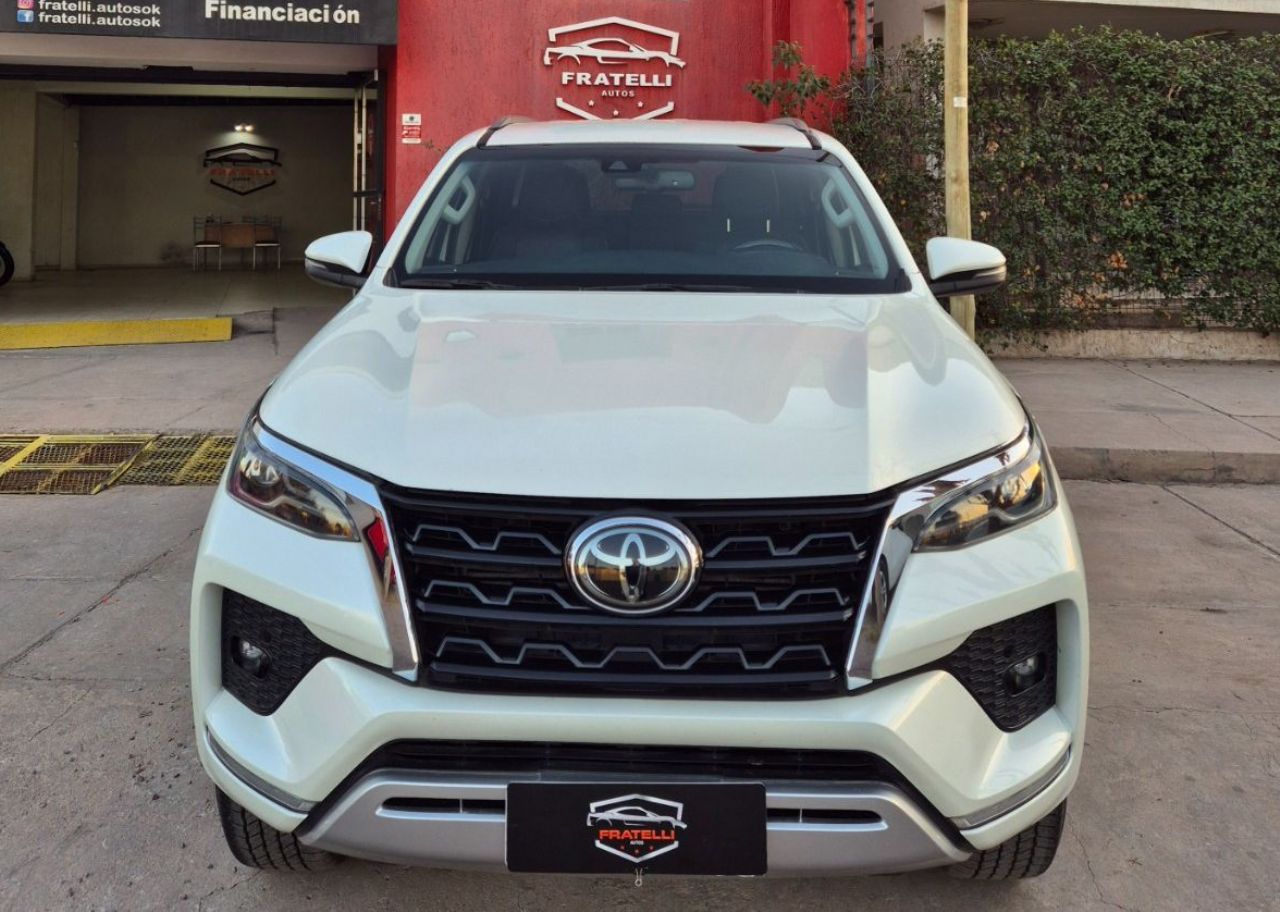 Toyota Hilux Usada Financiado en Mendoza, deRuedas