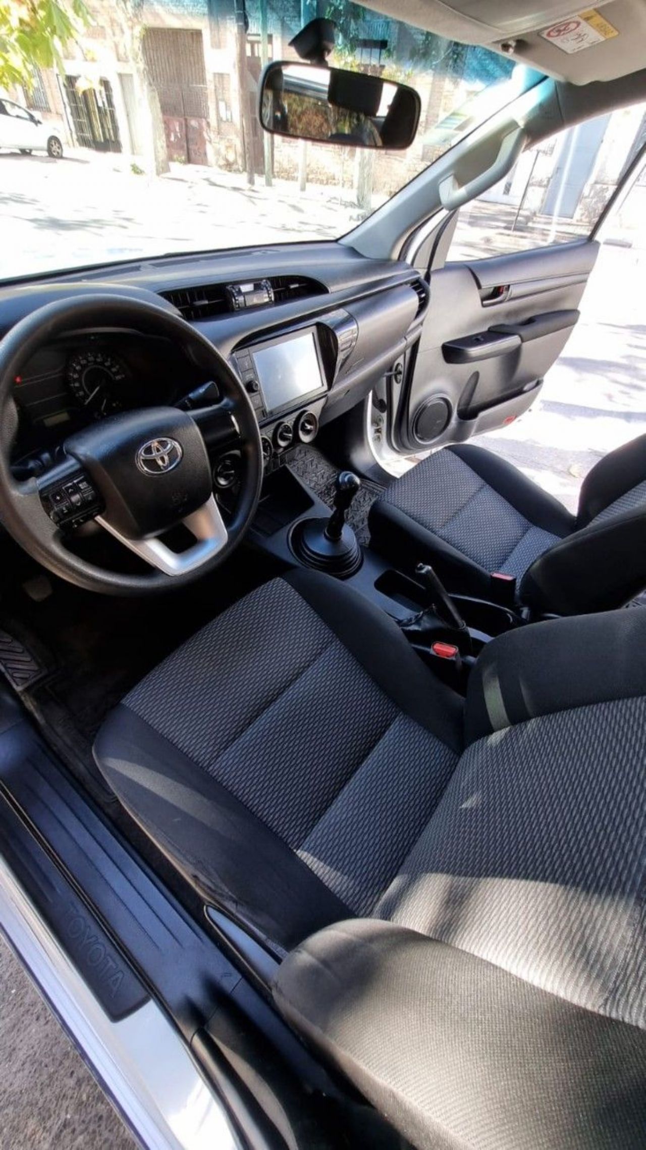 Toyota Hilux Usada Financiado en Mendoza, deRuedas