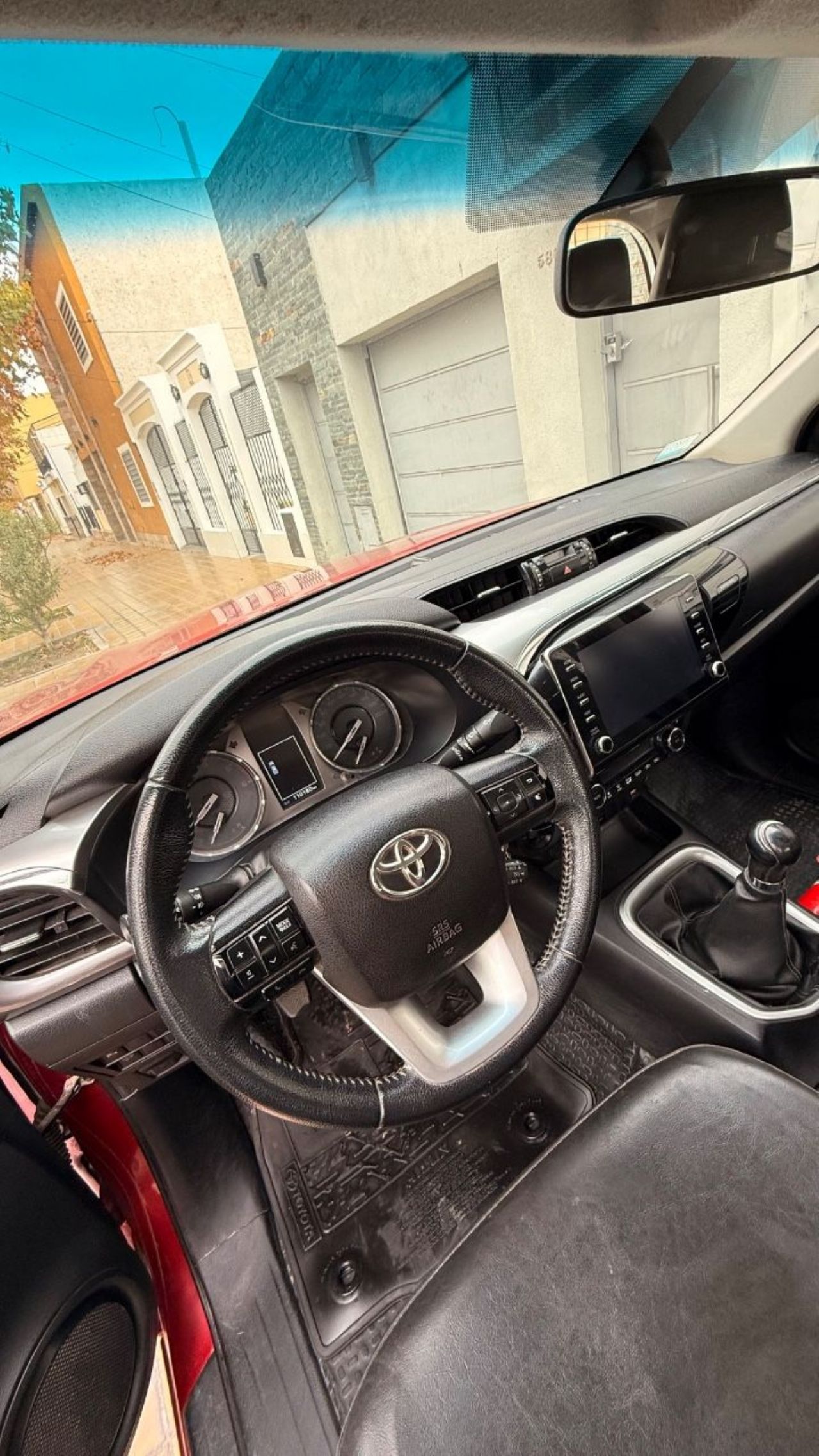 Toyota Hilux Usada en San Juan, deRuedas