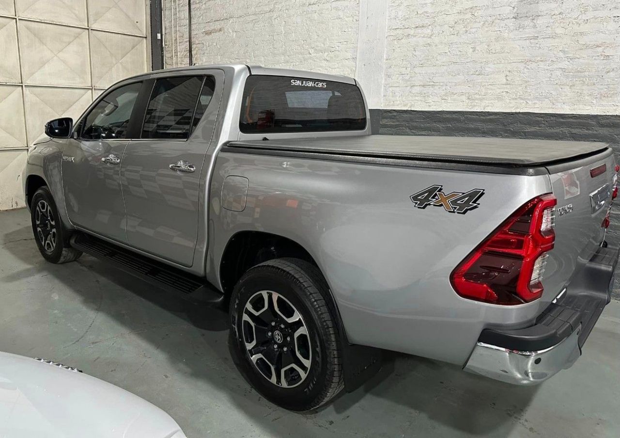 Toyota Hilux Usada en San Juan, deRuedas