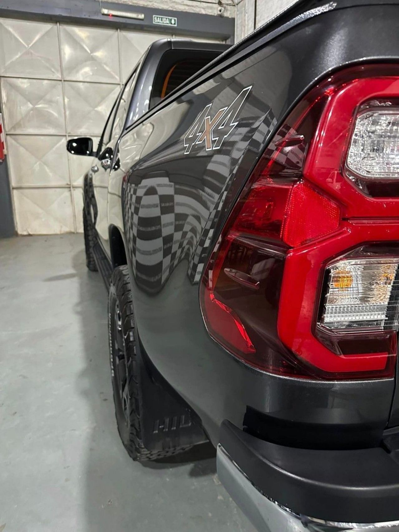 Toyota Hilux Usada en San Juan, deRuedas