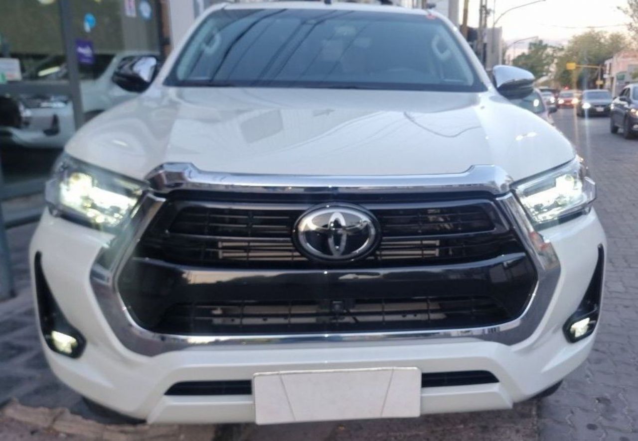 Toyota Hilux Usada Financiado en Mendoza, deRuedas