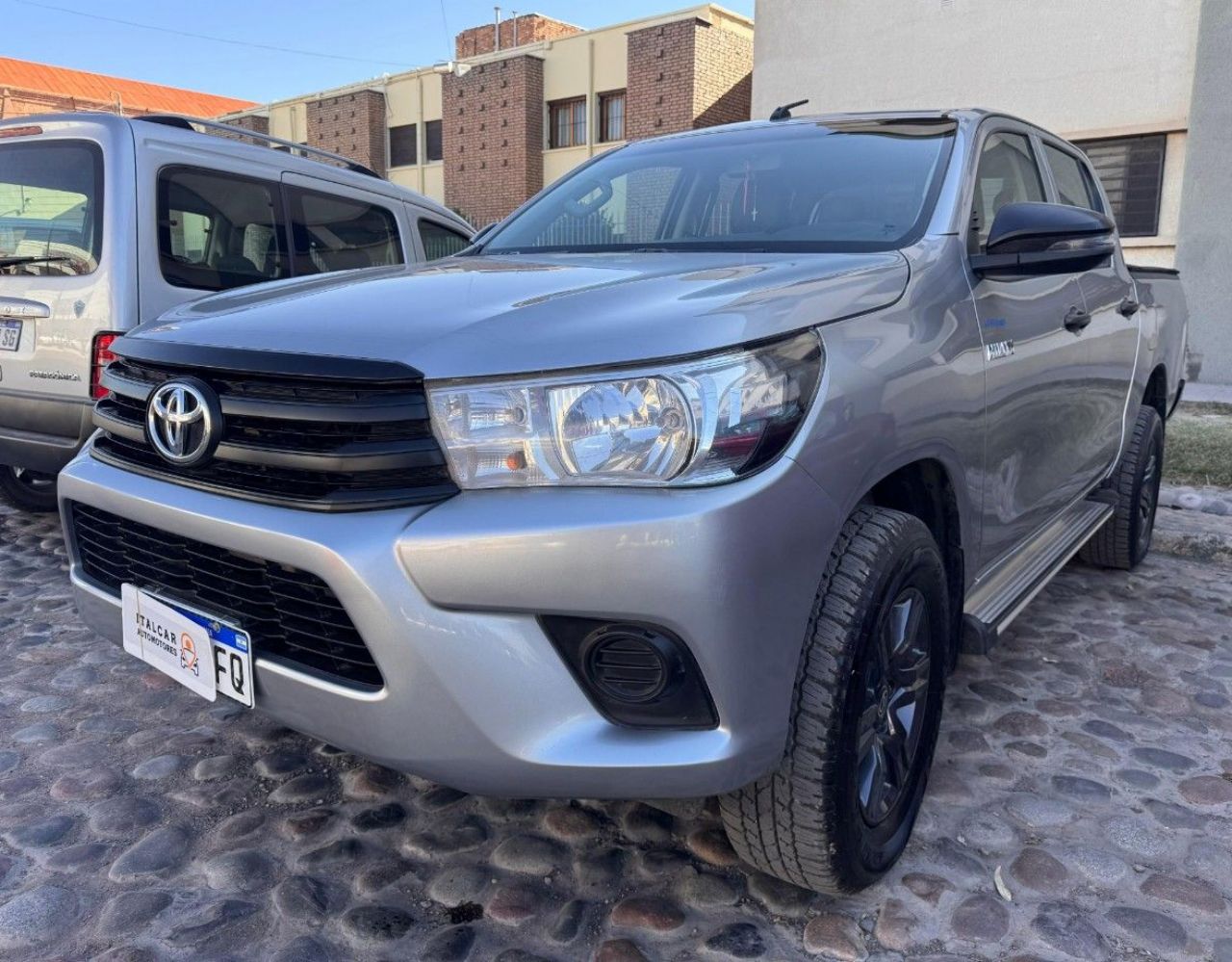 Toyota Hilux Usada Financiado en Mendoza, deRuedas