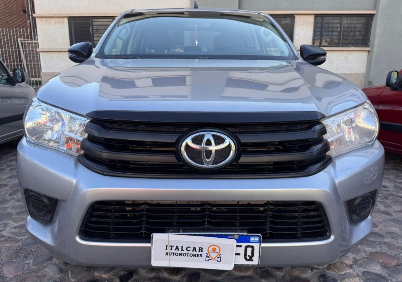 Toyota Hilux Usada Financiado en Mendoza, deRuedas