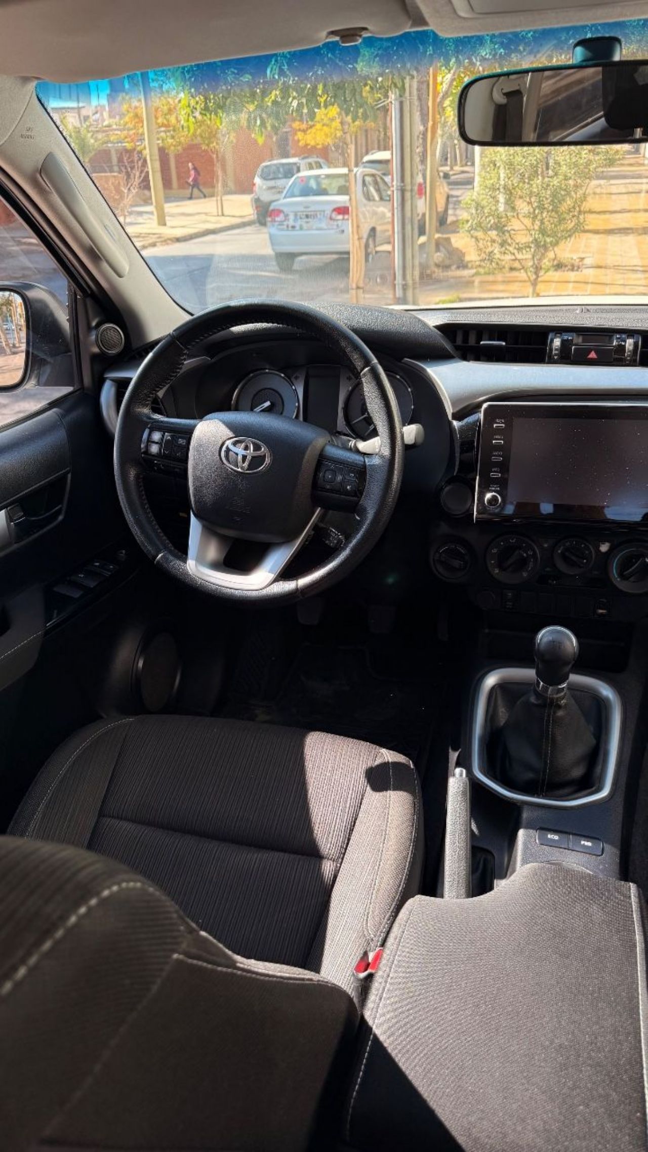 Toyota Hilux Usada en San Juan, deRuedas