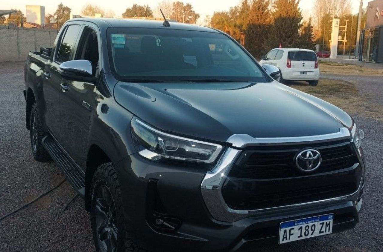 Toyota Hilux Usada en San Juan, deRuedas