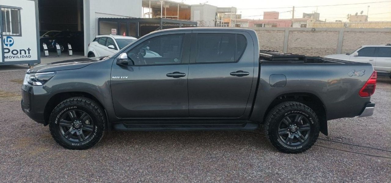 Toyota Hilux Usada en San Juan, deRuedas