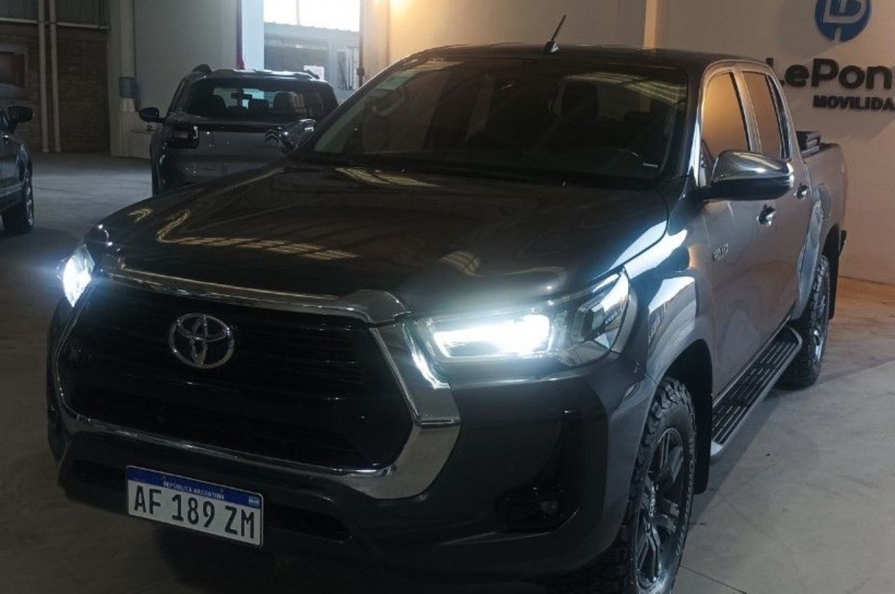 Toyota Hilux Usada en San Juan, deRuedas