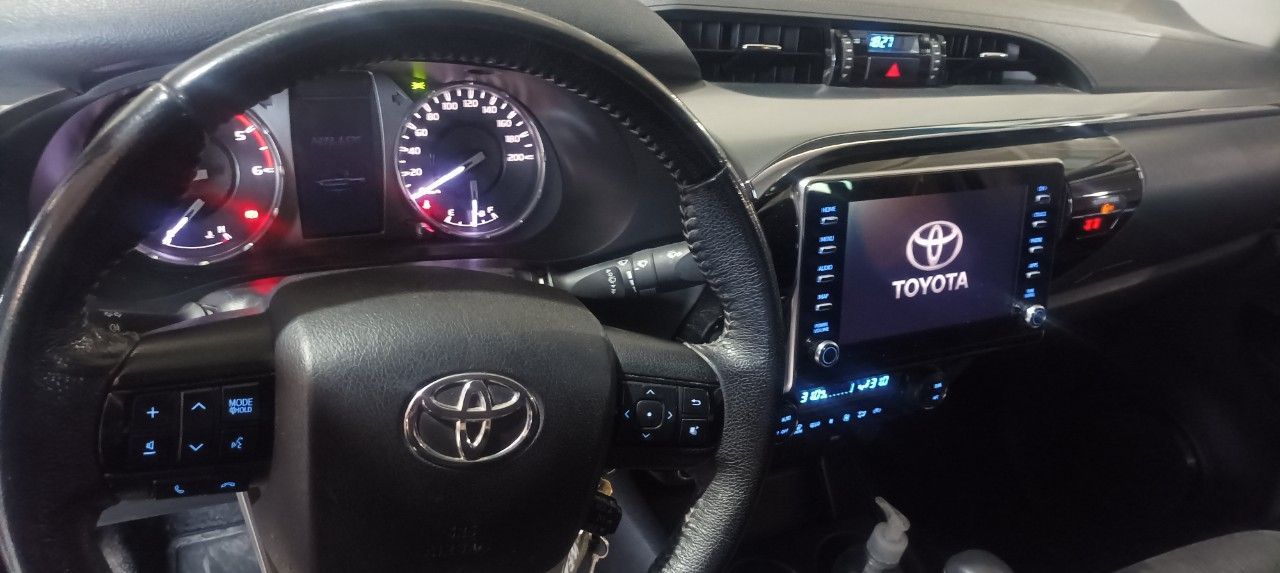 Toyota Hilux Usada en San Juan, deRuedas