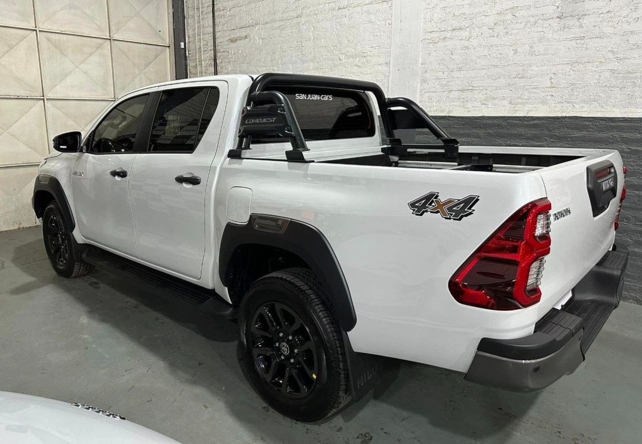 Toyota Hilux Usada en San Juan, deRuedas
